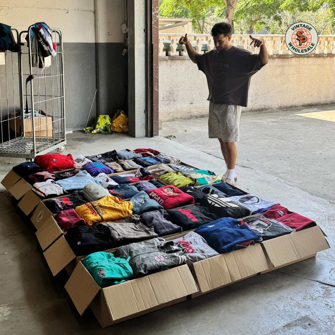 Cómo elegir un buen proveedor de ropa vintage al por mayor en España (guía realista)