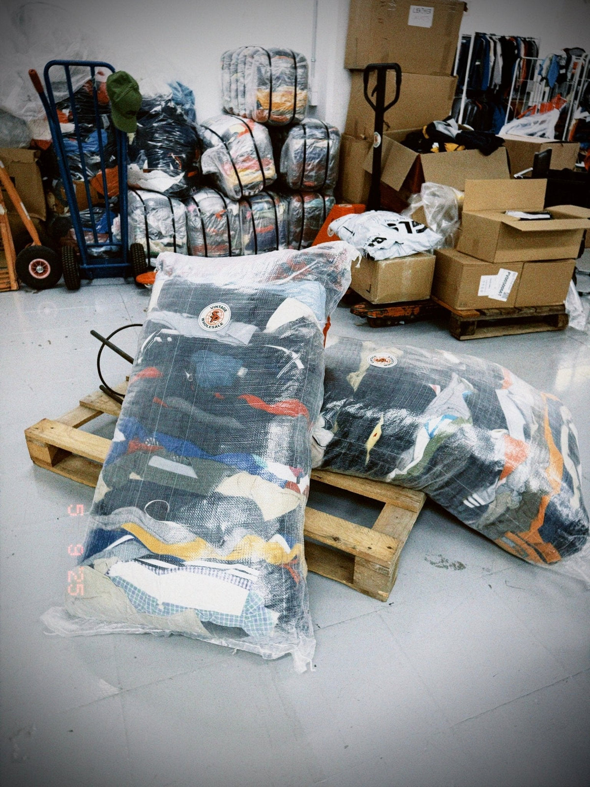 El Mejor Proveedor de Ropa Vintage al por Mayor para Resellers que Quieren Ganar de Verdad