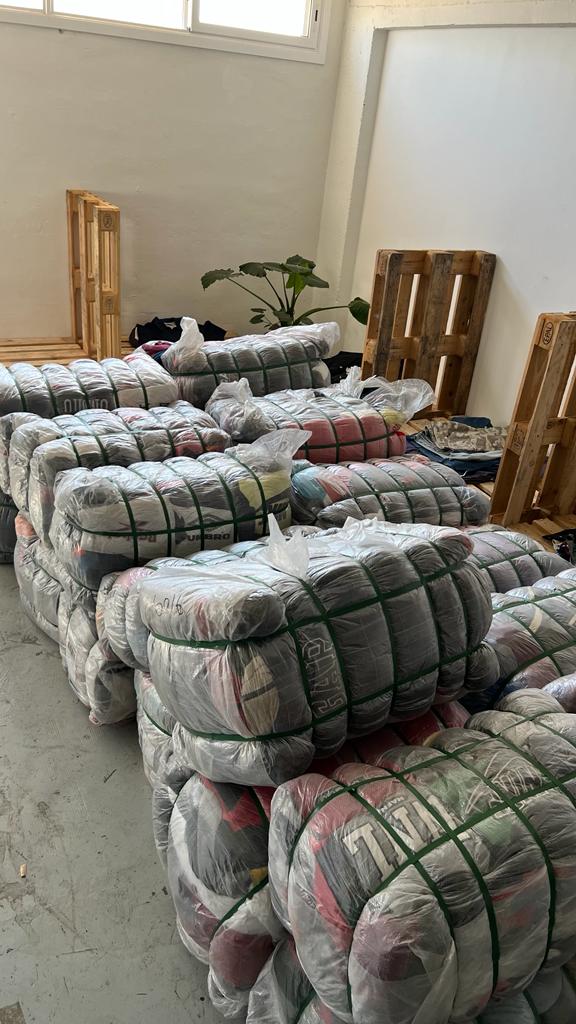 Buy by kg or bales of Vintage Clothing - SP Vintage Wholesale