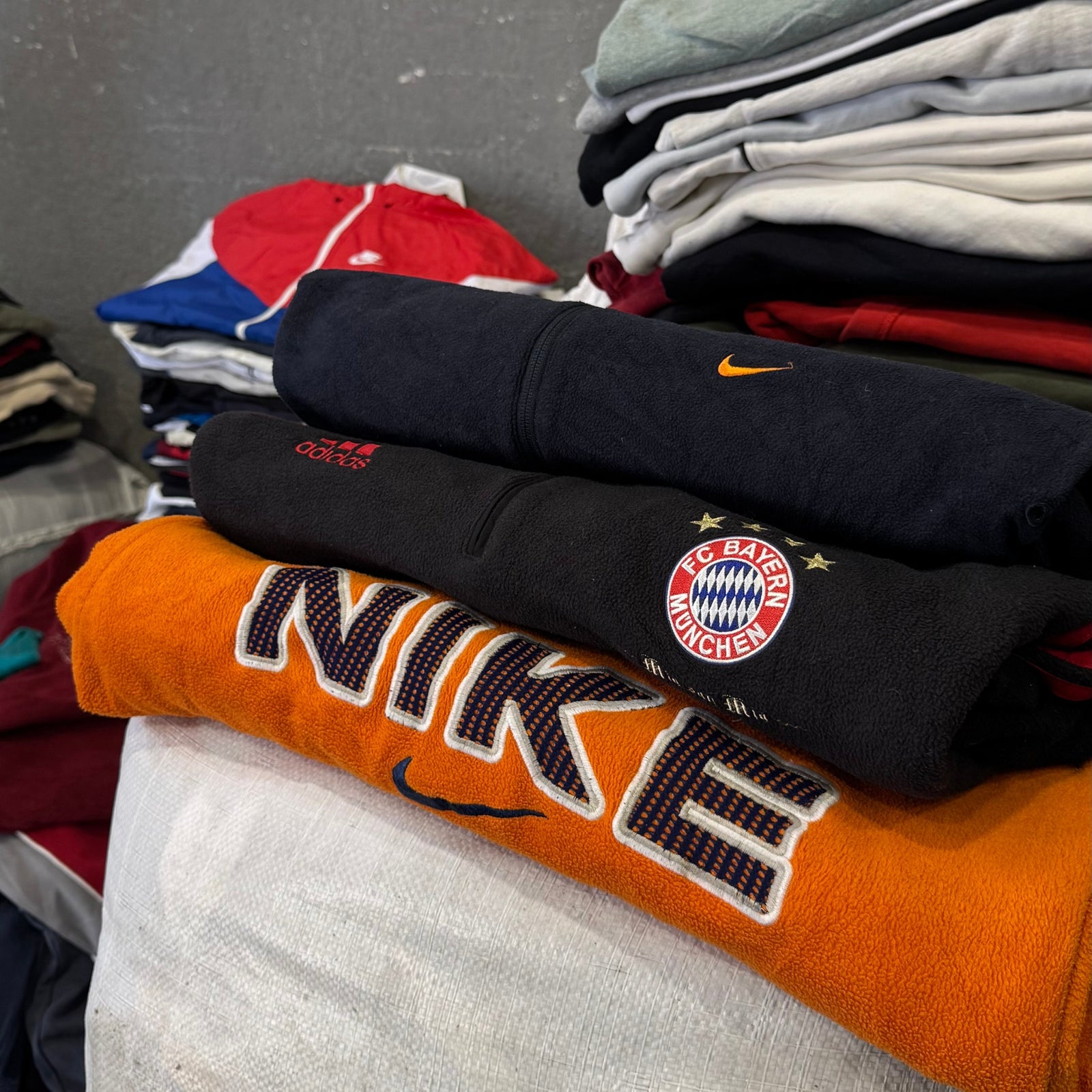 25kg Vintage specialist bundle winter branded mix
