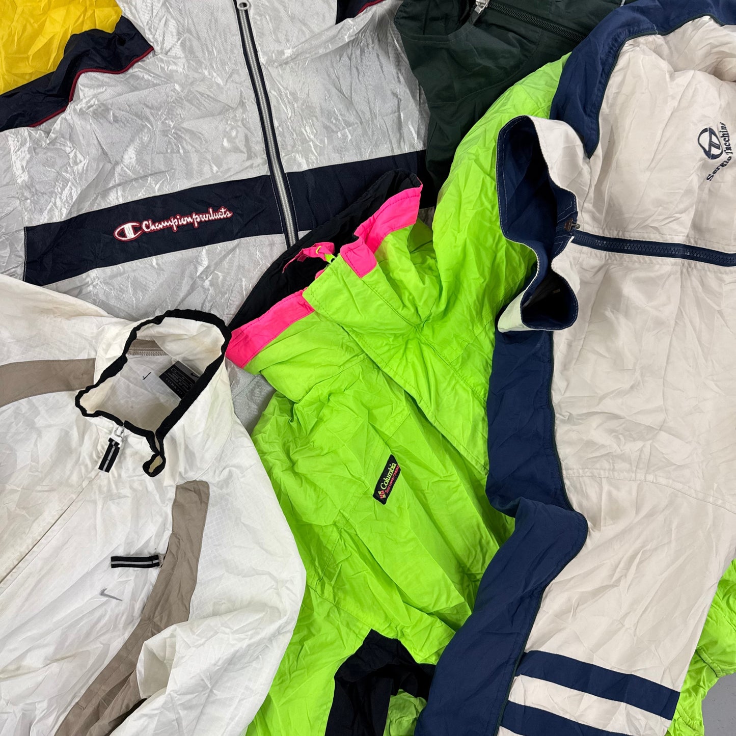 25kg Vintage expert bundle branded jackets mix
