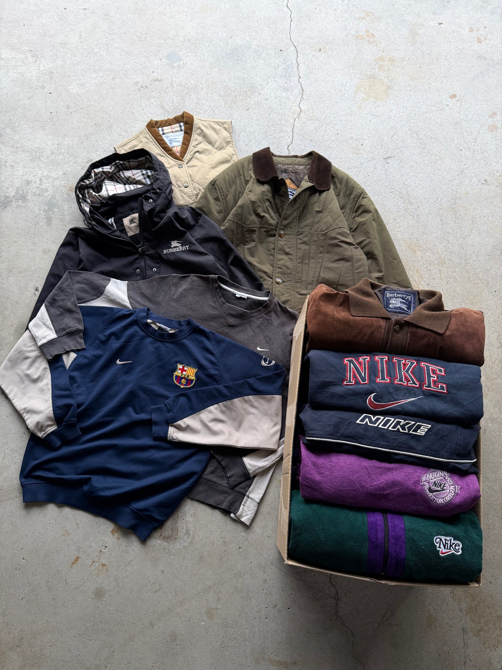 PRE-ORDER NIKE + BURBERRY RESELLER BOX 15KG