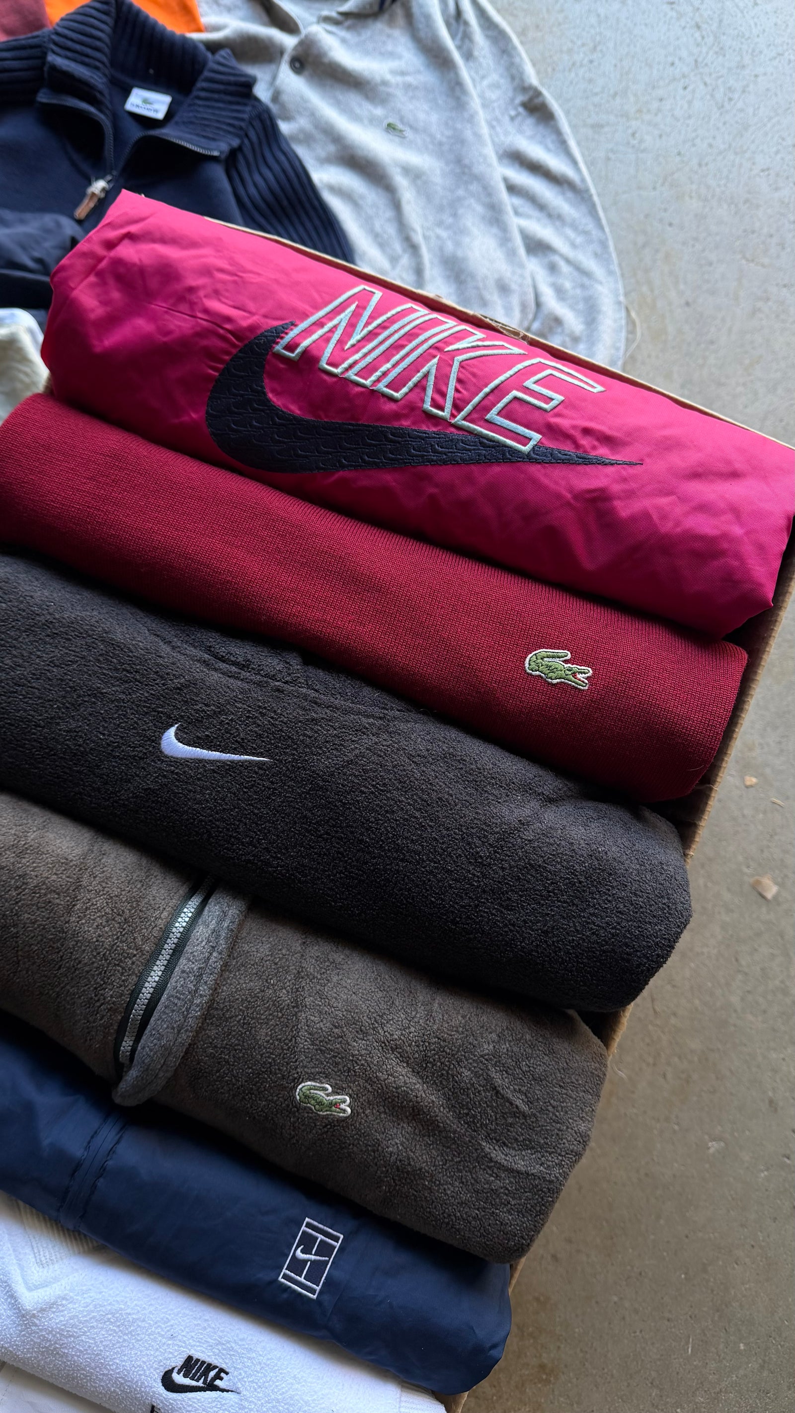 NIKE + LACOSTE RESELLER BOX 15KG