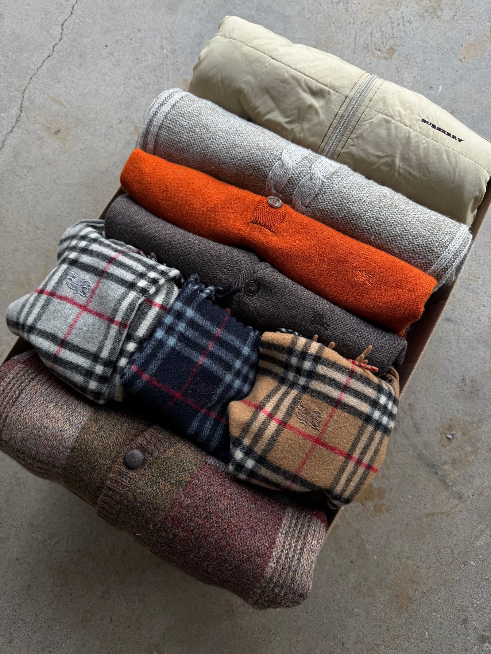 PRE-ORDER BURBERRY + VINTAGE RESELLER BOX 15KG