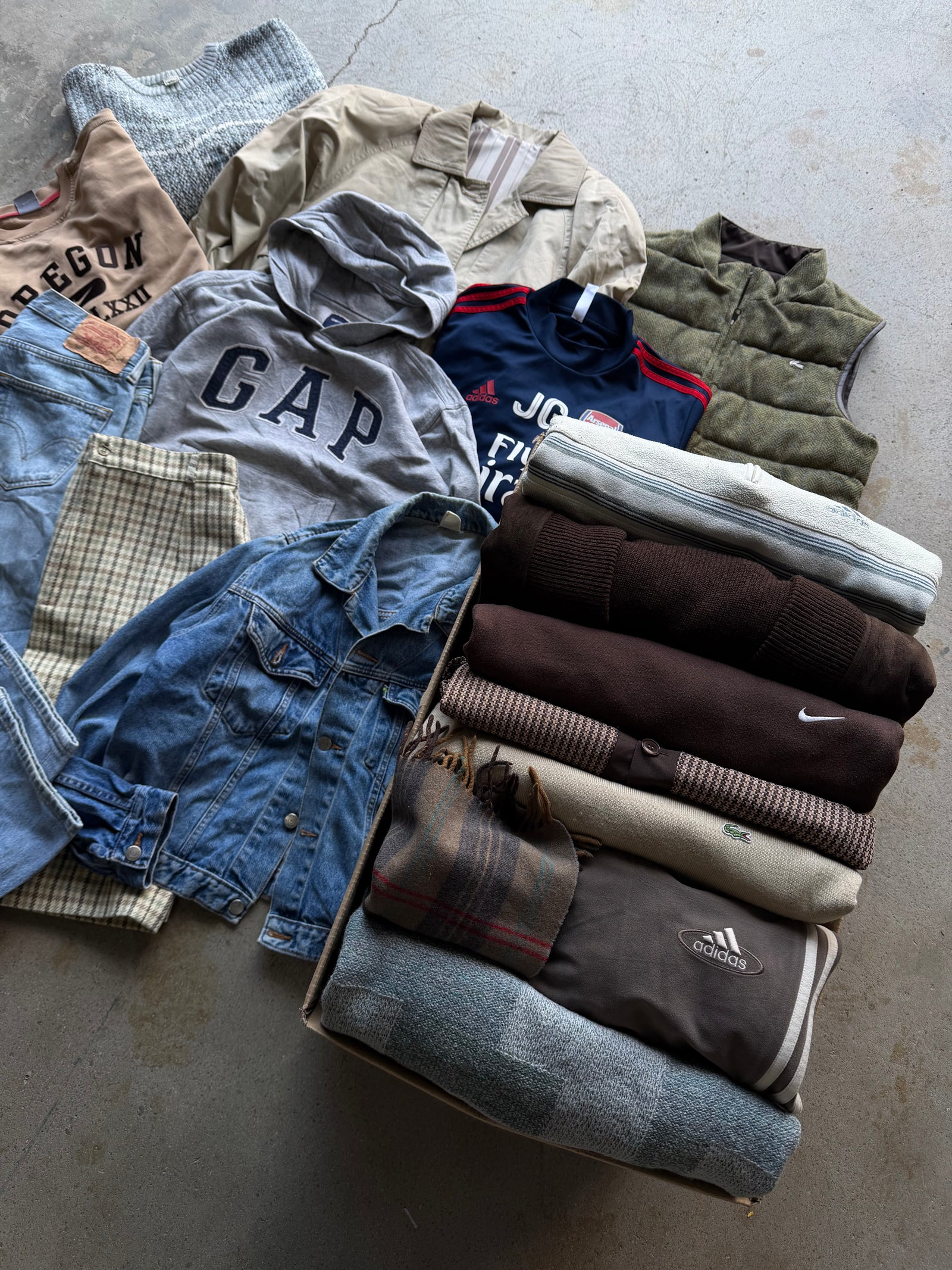 MIX BRANDED + VINTAGE RESELLER BOX 15KG