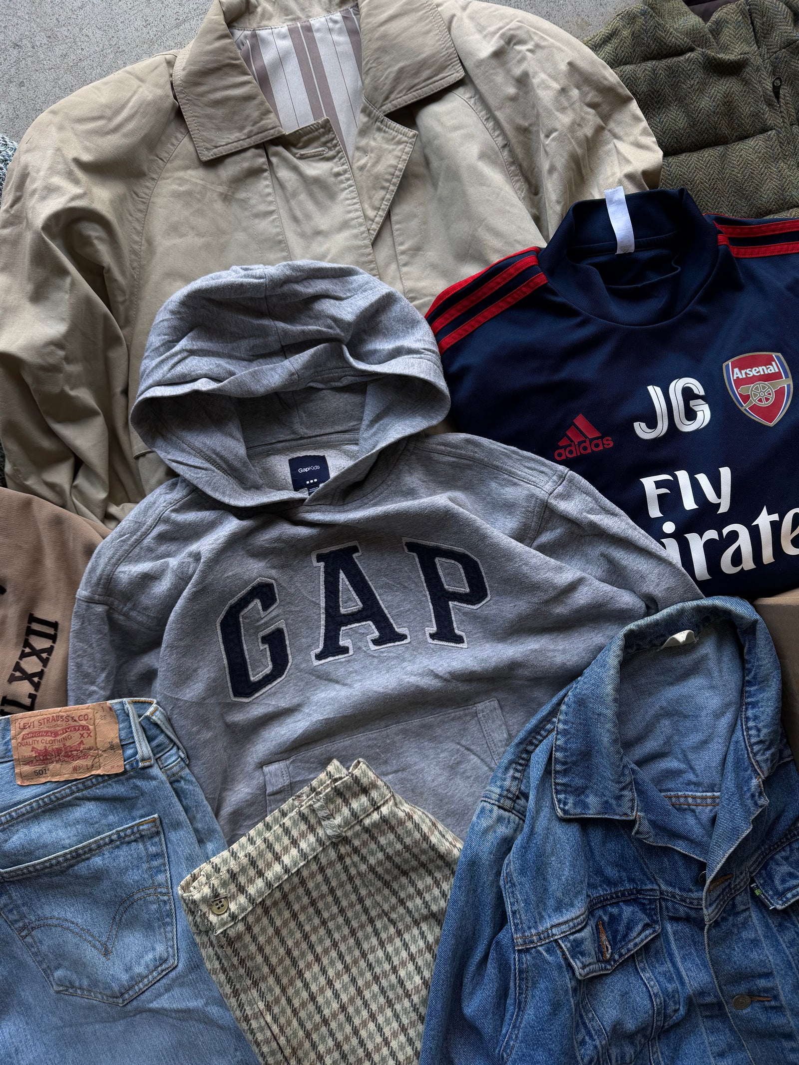 MIX BRANDED + VINTAGE RESELLER BOX 15KG