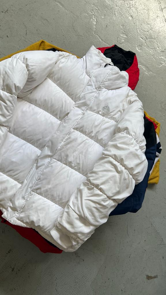 10x Puffers vintage  de marca por piezas - SP Vintage Wholesale  