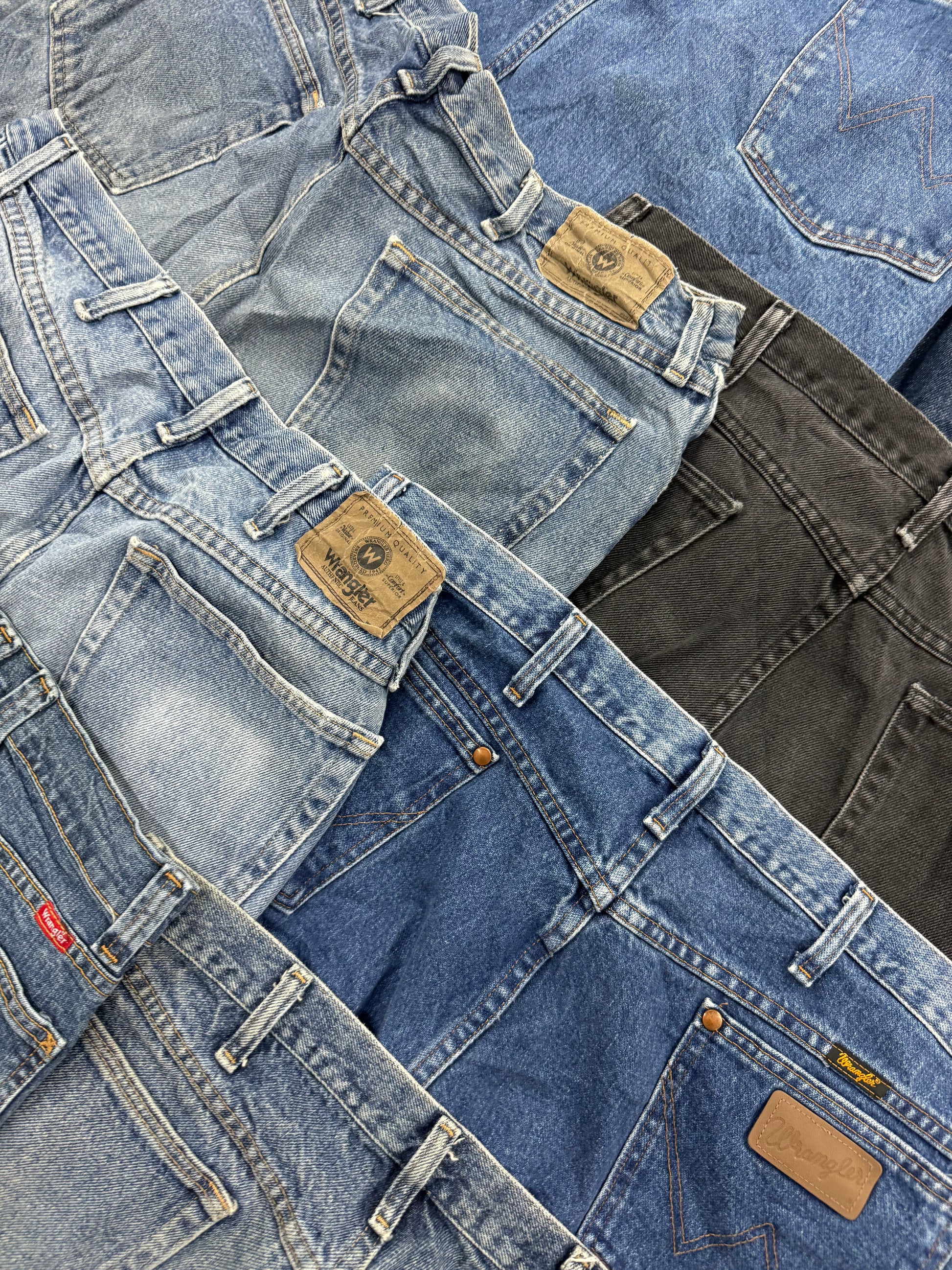 10 kg de pantalons Wrangler vintage mix - SP Vintage Wholesale  